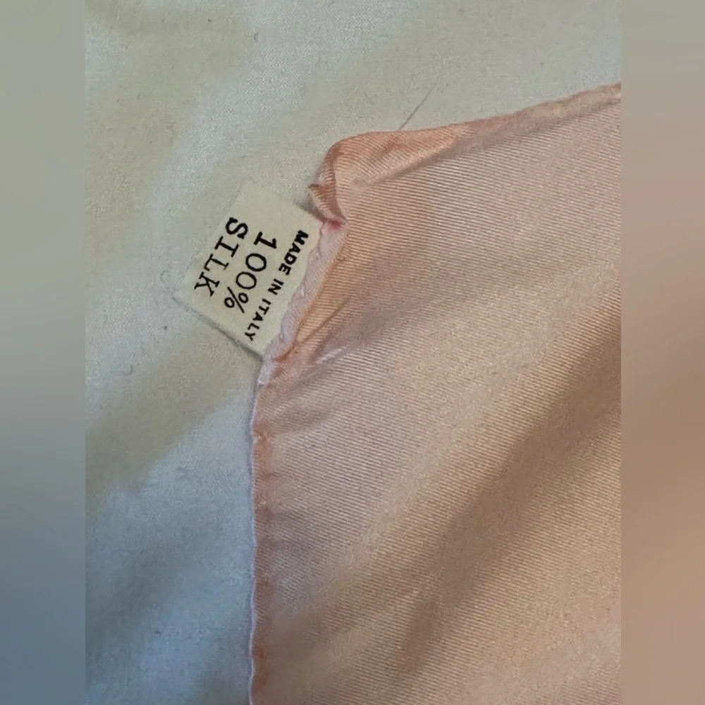 Elegant 100% Silk Italian scarf in pink - Picture 2 of 5